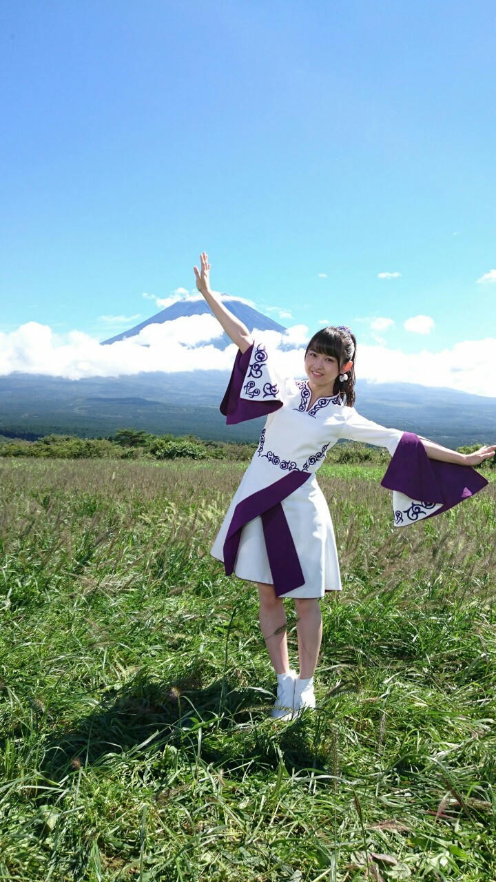 omiansary:  http://blog.nogizaka46.com