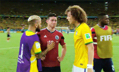 piqueque:  David Luiz, Daniel Alves and James Rodriguez after the match. 