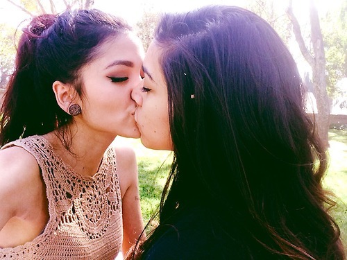 l3sbians-d0-it-b3tt3r:  lesbian-sweethearts:  Follow for lesbians!  👭