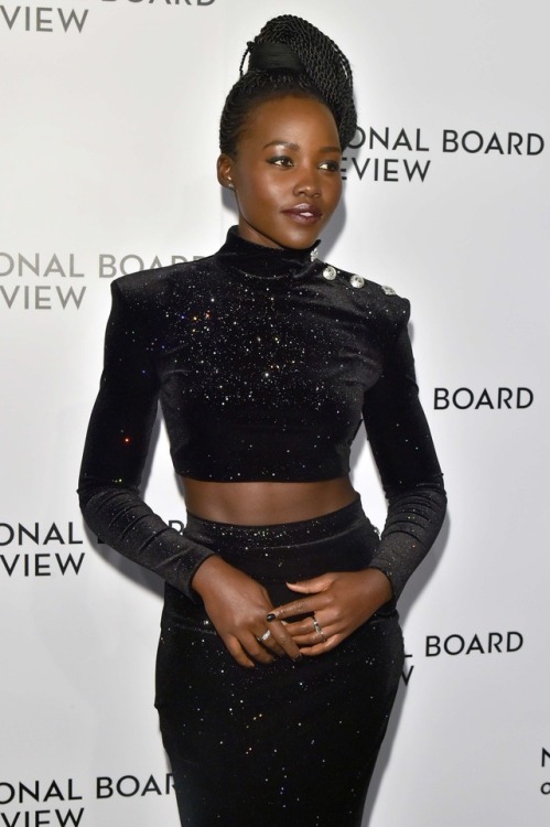 sankaras:celebsofcolor:Lupita Nyong'o attends the 2018 The National Board Of Review Annual Awards Ga