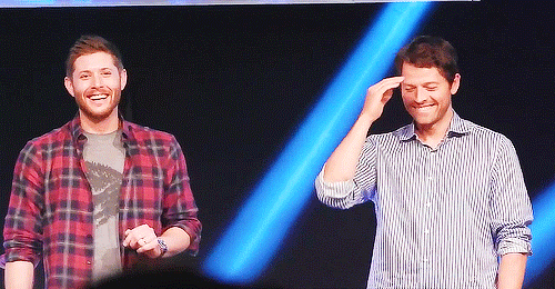 armellin:  castielplusmisha:  Oh God this is one of my favourite Misha smiles ever