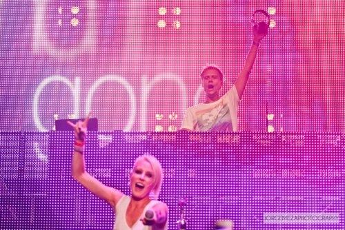 mannyboy420:  5anti:  fuck i should’ve gone   Armin van buuren 🙌 n Emma Hewitt 😍❤