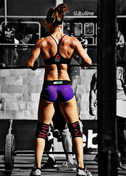 crossfitters:  Andrea Ager   Nice view of Andy!Reblog, like, follow&hellip;    http://1moreburpee.tumblr.com