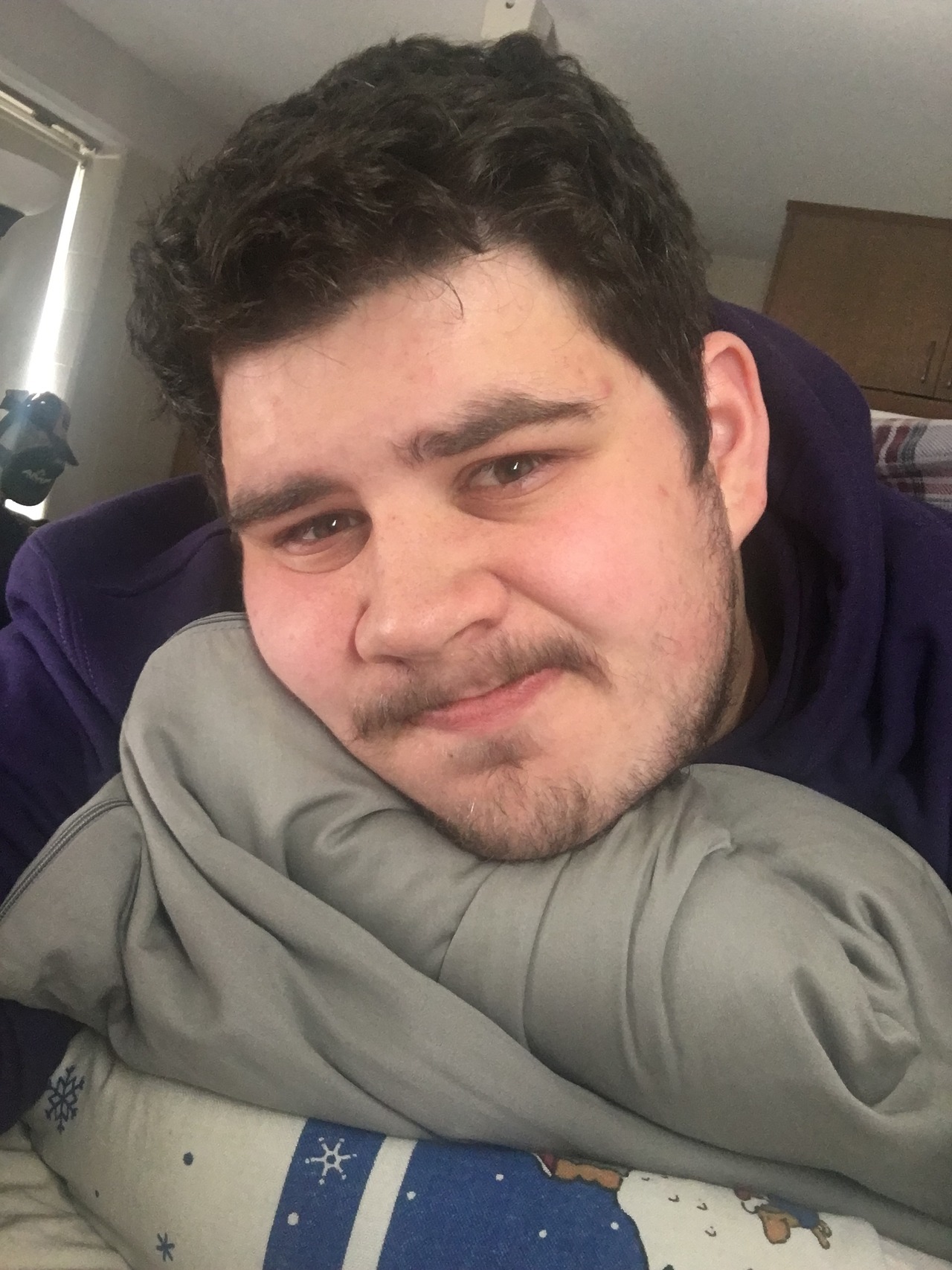 connecticubby:For the anon I’m watching drag race chilling