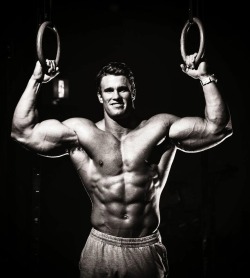 myfavouriteguysblog:  Calum von Moger, bodybuilder 