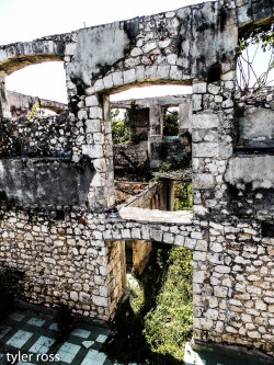 fuckyeahphotography:  Abandoned Mansion Jamaica.