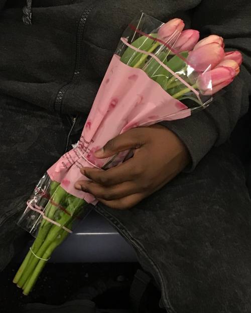 distantvoices:Hands holding flowers by @subwayhands on Instagram