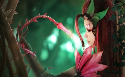 league-of-legends-sexy-girls:  Zyra Cosplay 