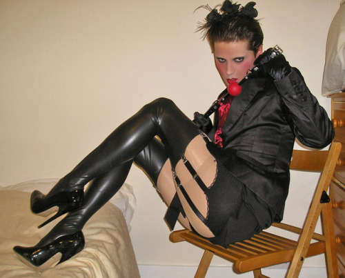 spikec66: brangwenursula: a few of me, please comment xxxx Very sexy indeed Stunning - as usual!