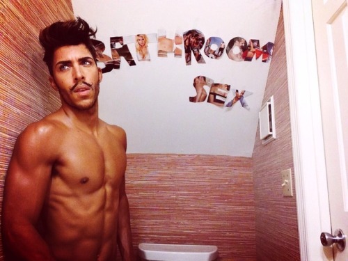 dominicanblackboy:  Gorgeous moments of sexy hot Naked body Artist Ledom!!!!!!