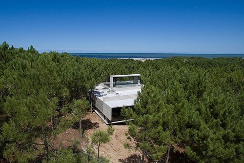 33diors:   a minimalistic structure consisting mostly of exposed concrete and built by Luciano Kruk.