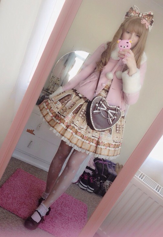 lilakitty:  I wore my sweet cream house apron skirt for the first time yesterday
