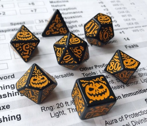 professorptr:battlecrazed-axe-mage:Never too early for Halloween dice, right?OH. MY. STARS. @demihaz