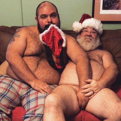 cubbypup:  After a night of deliveries, Santas Jock makes this cub quite jolly… Ho ho ho!