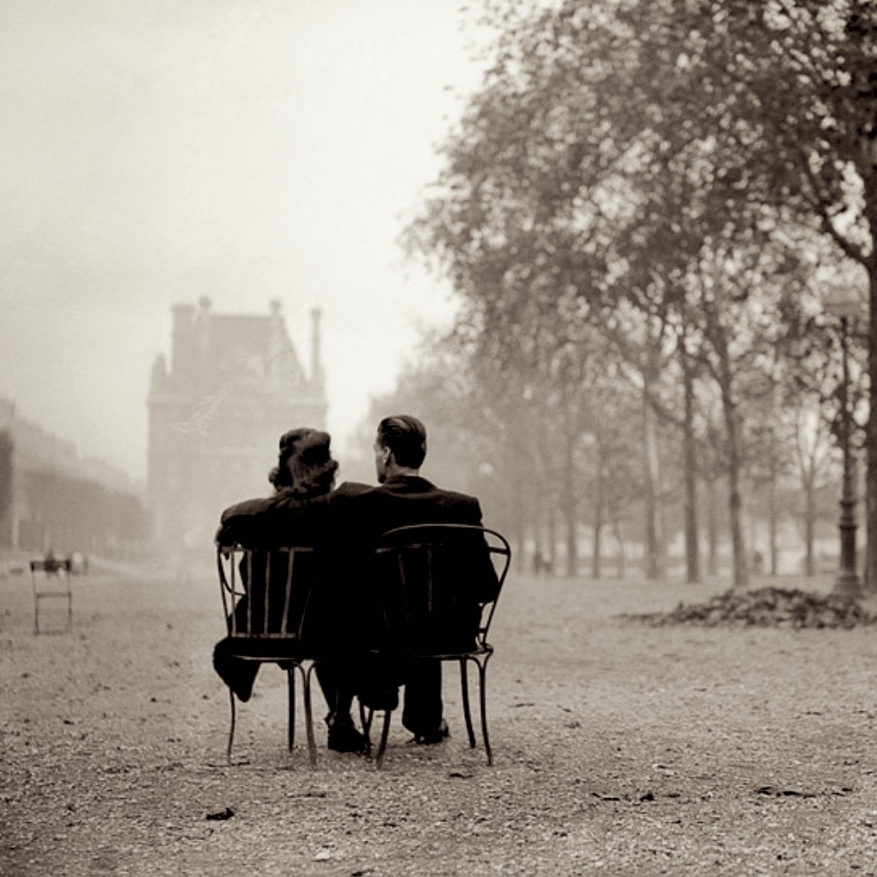 Roger Viollet Couple Jardin Des Tuileries Luzfosca