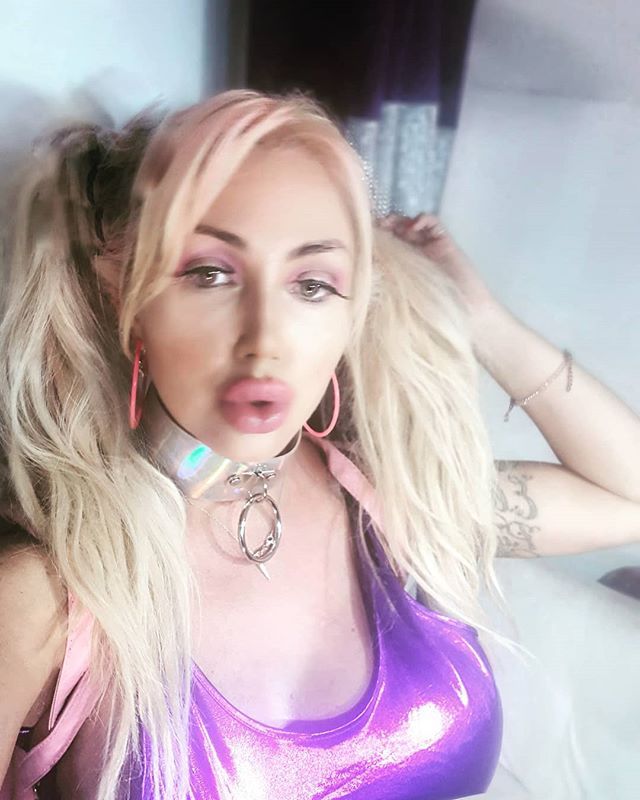 airheadbimbotrainer:  A well trained airhead bimbo built for servicing cocks.  Proper