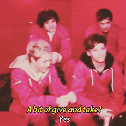 prnouns-deactivated20151210:  anonymous asked: who bottoms harry or louis? answer: both 