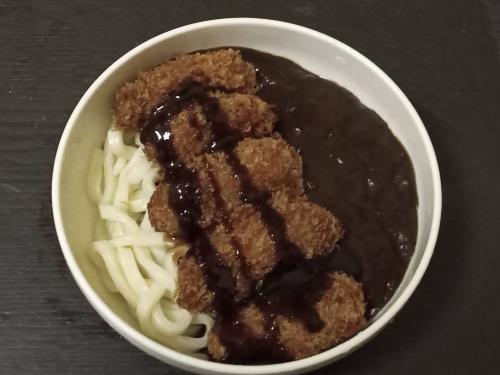 レトルトの元気の源ゴーゴーカレーと総菜の牡蠣フライで、カレーうどん。Curry udon noodls and Deep fried oysters.Thank you for 8,700 follo