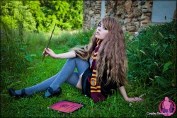 Wetandwildwhitewomen:  Hermione Starts Stripping To Pay Her Way Through Hogwarts