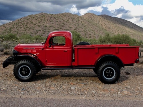 utwo:  1949 Dodge Poer Wagon PickUp 4X4© barrett jackson