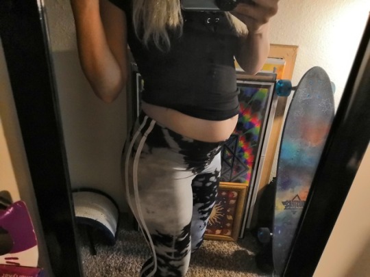 devourouskitten:  They’re size small, but leggings are stretchy and should be fine.. Right? We’ll see just how long these last 