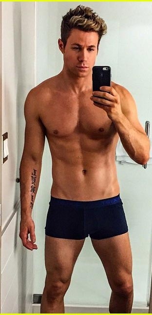 kevincecilio:  thecelebarchive:  The singer leaves Little to the Imagination in Skimpy