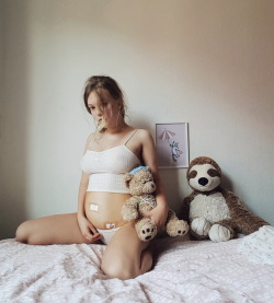 pasteldollyy:  ♡Post-surgery-bloated-belly appreciation♡(I’m not supposed to sit up at all but cute fake-preggo pics aren’t going to take themselves)