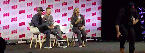 captaincentenarian:Chris Evans Sees A Dog | Ace Comic Con Seattle 2019