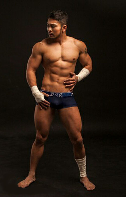 twofishworld:  urgreatbear:  Sky Tenten…已故日本GV男優真崎航的男友，目前還活躍於夜店猛男秀場。