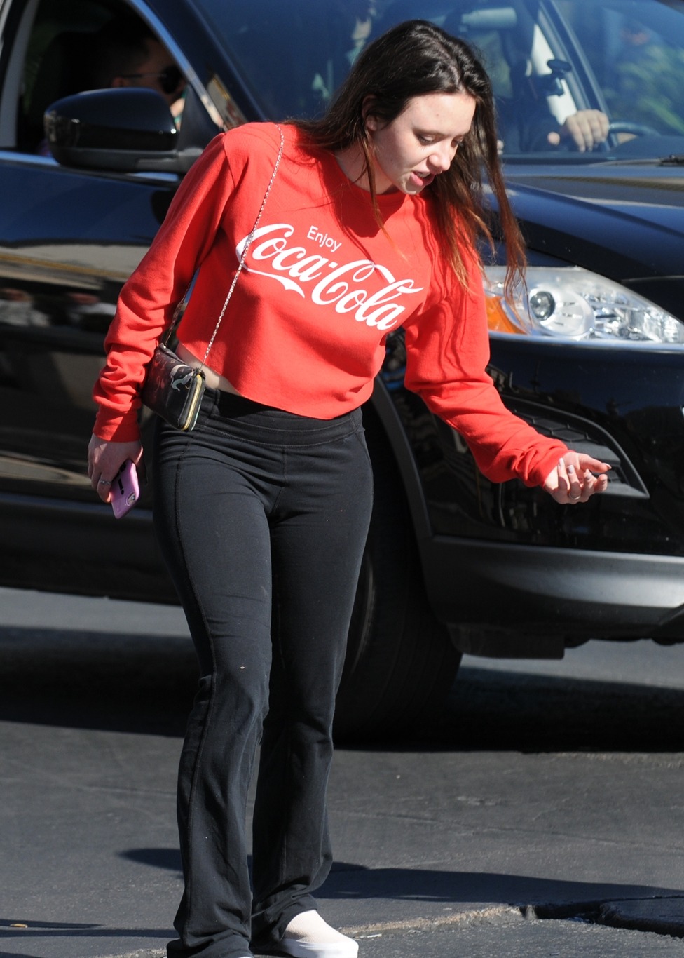 She was dancing and her titties were a flopping but doesn’t show so well in stills.