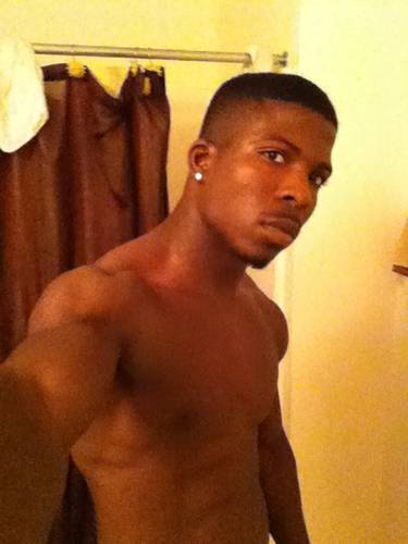 baitthestr8:  Damn!! He looks just like a guy dealt withâ€¦. Submitted to me