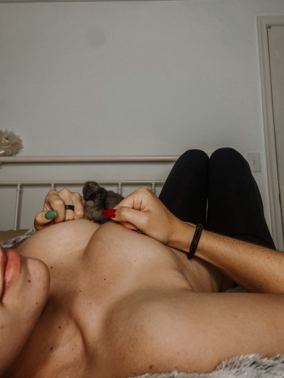 paledoll-eyes:bet you wish you were this chick rn . if you’d like to tip me, my cashapp is: $queenkitty922