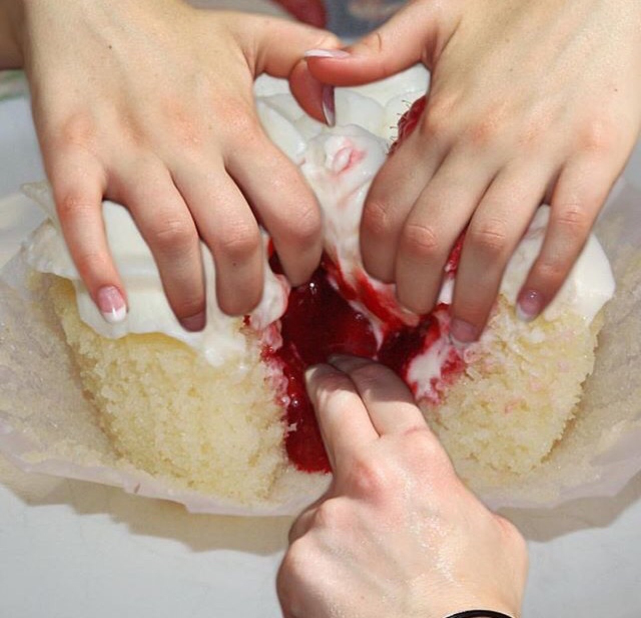 mystic-pussy:
“@fuckyeahyonicsymbols !
”
Dear sweet lady above. It looks like a painting. Is it a painting? A beautifully lit, highly suggestive photo? Who made this … this cake?