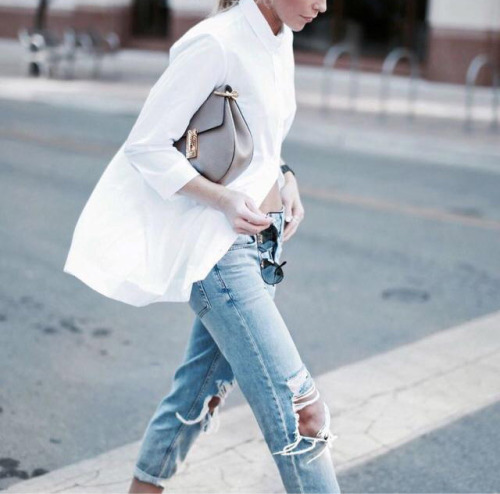 Longline High Low Slit Shirt - White &gt;&gt; Ripped Narrow Feet Pencil Jeans - Blue Gr