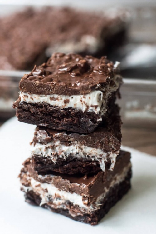 fullcravings:  Brownie Marshmallow Crunch Bars