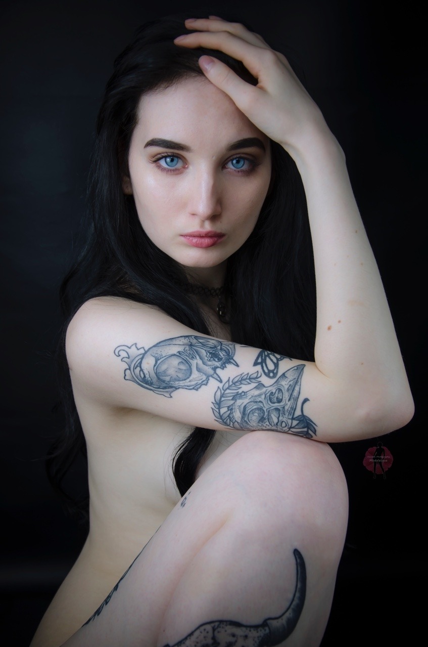 semiautomaticflowers:  Which is better, the ones I take or these professional ones??