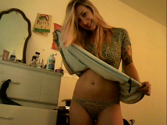 majesticbodies:   This is my body! not a big deal! :) But still awesome and healthy!!