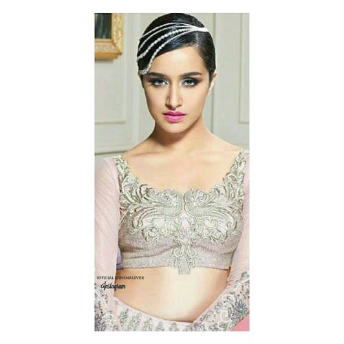 This cutie, looks just beautiful! ♡#shraddhakapoor #indianactress #bolly #celebs