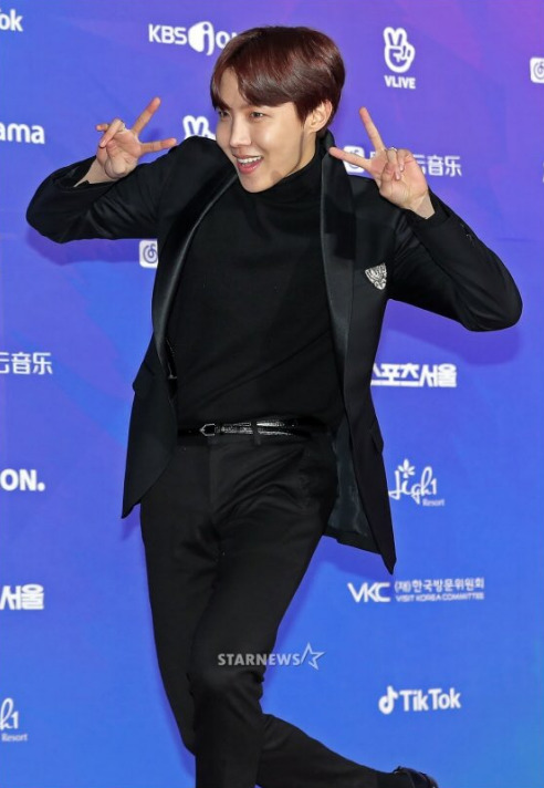 180125: BTS AT SMAS RED CARPET | 7 VISUALS