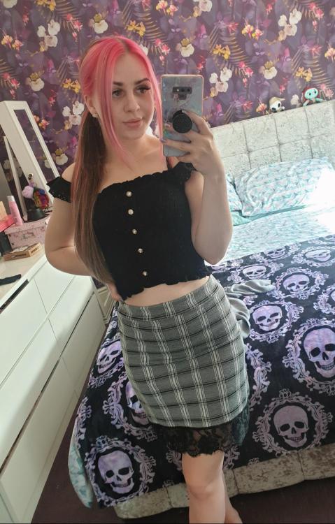 Do you like my skirt? 😇