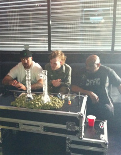 y0ung-khalifa:  Cypress hill with 2 bongs