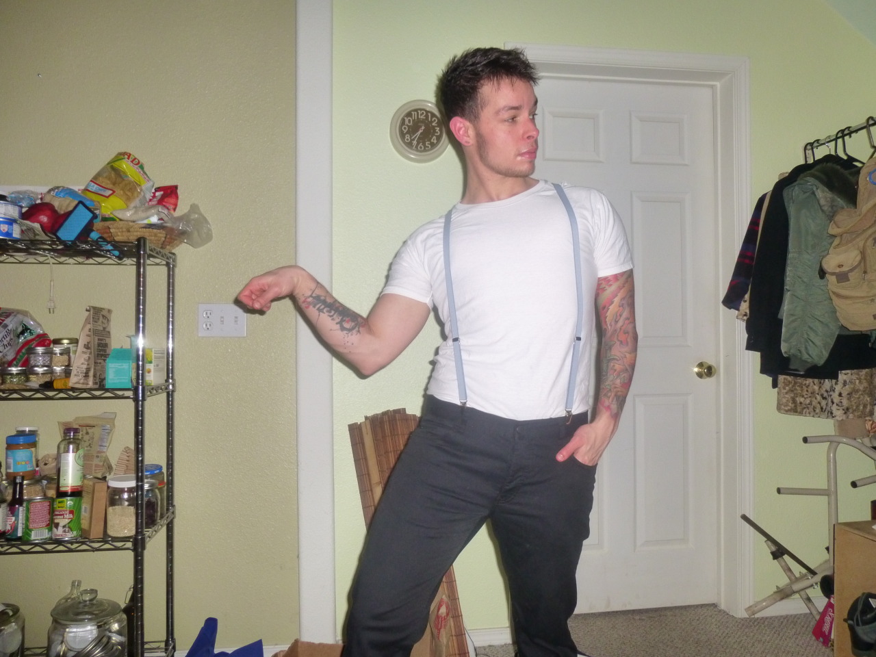 kippslinger:  the evolution of my night: shower to dressed. 