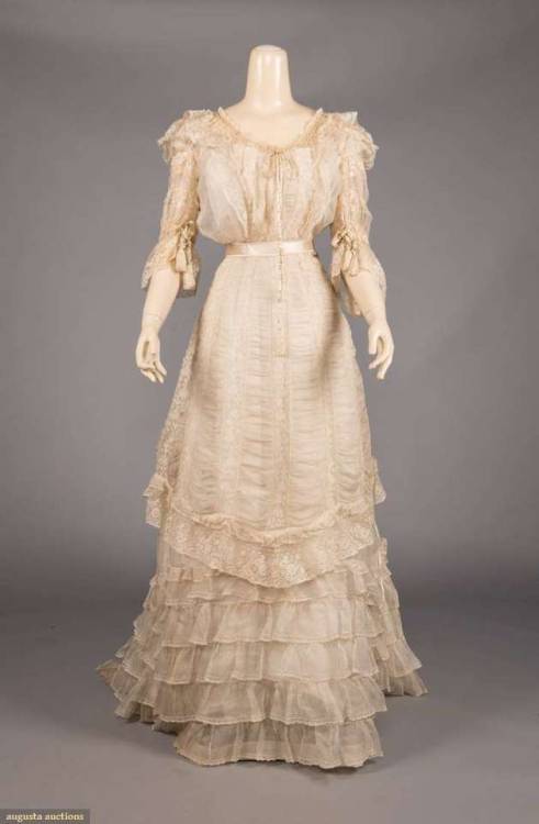 TRAINED LINGERIE GOWN, 1870s1-pc cream muslin &amp; Valenciennes lace gown w/ drawstring neck to bow