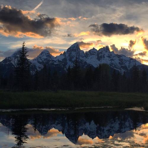 americasgreatoutdoors:The mountains are calling. This gorgeous pic of Grand Teton National Park in W