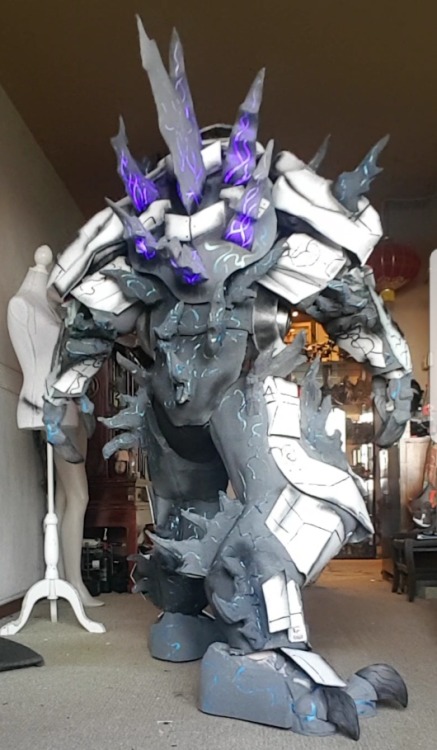 crescent31: Did someone say Kaiju? No? Oh too bad.Because here is my finished Drone Jaeger Kaiju from Pacific Rim Uprising!All made out of EVA and Upholstery foam~