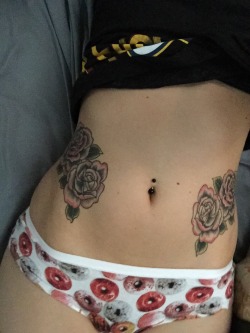 dialingdemons:Tummy ft donut undies