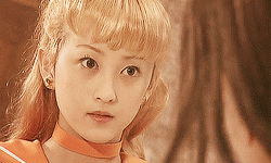 sailorfailures:luna-whiskers:there has never been so much eyefucking in one gifset see how Venus kis