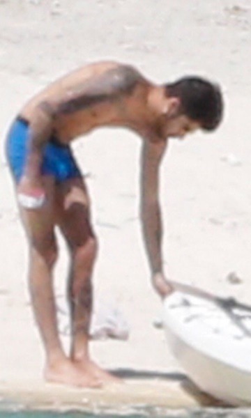 male-and-others-drugs: Sexy moments of Zayn