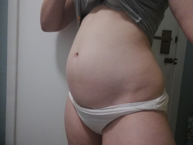 roundmuse:wishing i was this tight and round again. it felt like I’d swallowed a watermelon! it felt so much heavier than I look here. the lower belly curve 