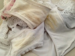 Slutinahut:  Slutinahut:  Filthy Minds Vs Virginal White Pants. Perfect Combination